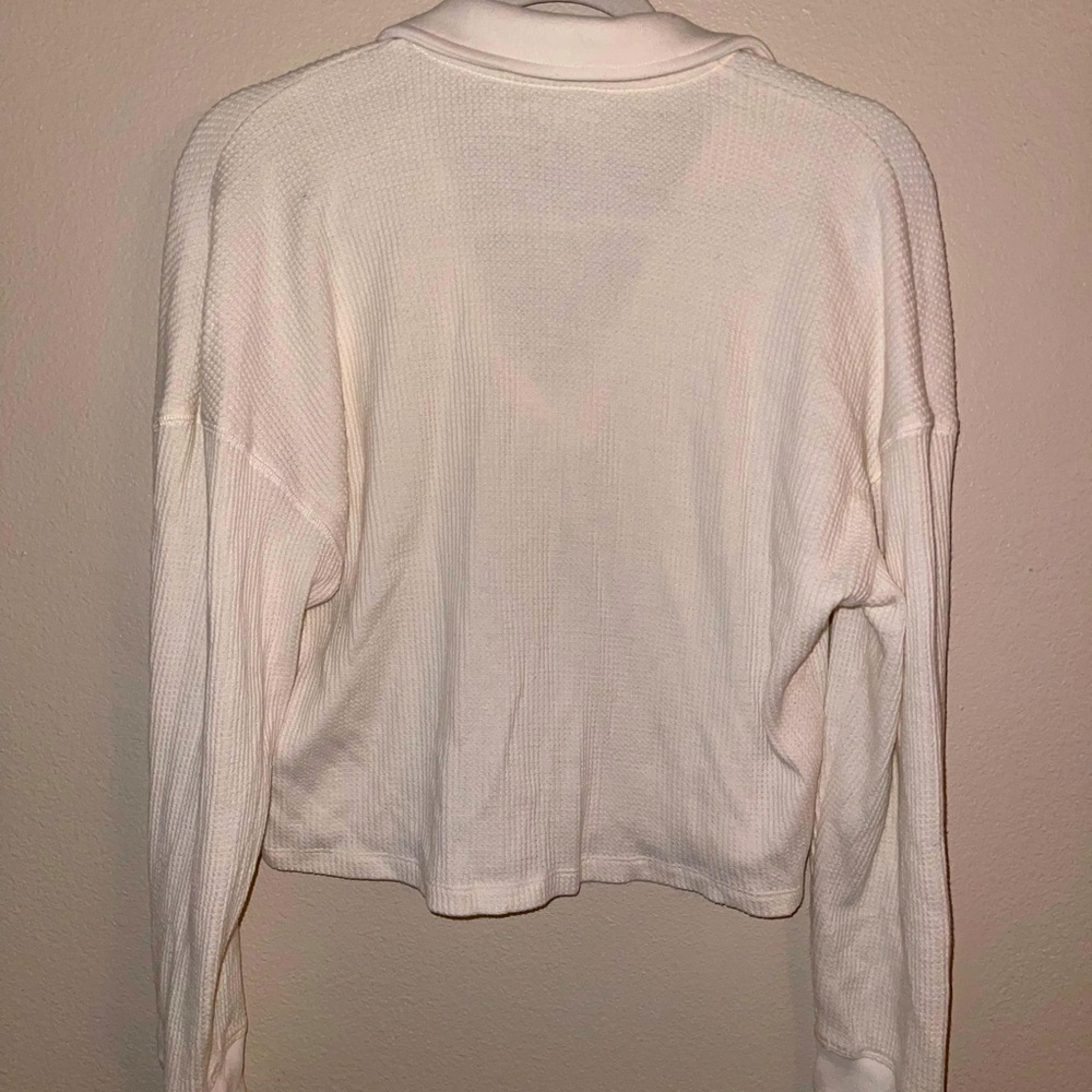 Abercrombie & Fitch Collared Long Sleeve Cropped Waffle Knit Shirt Small - Picture 3 of 3